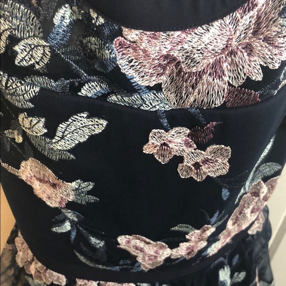 Girls dress - Picture 3 of 3